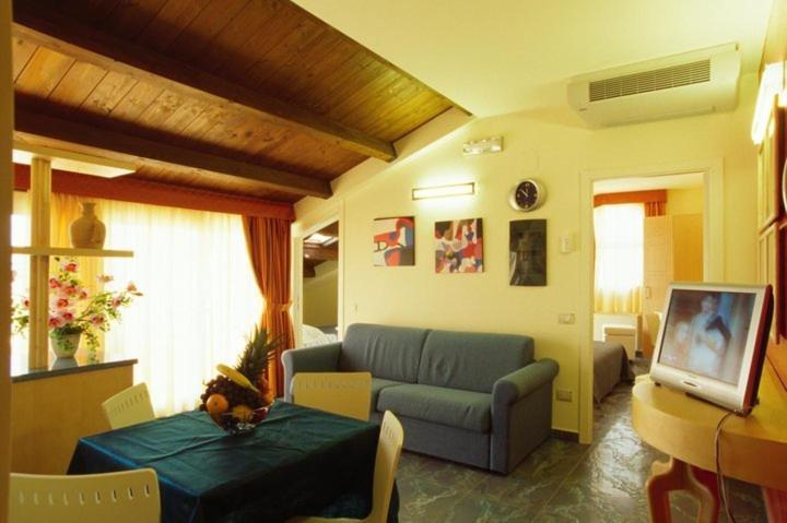 Residence Anchisemare Alba Adriatica Εξωτερικό φωτογραφία